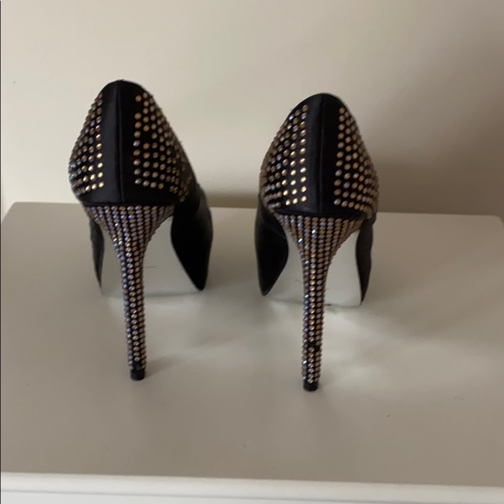 Shoes - Picture 4 of 4